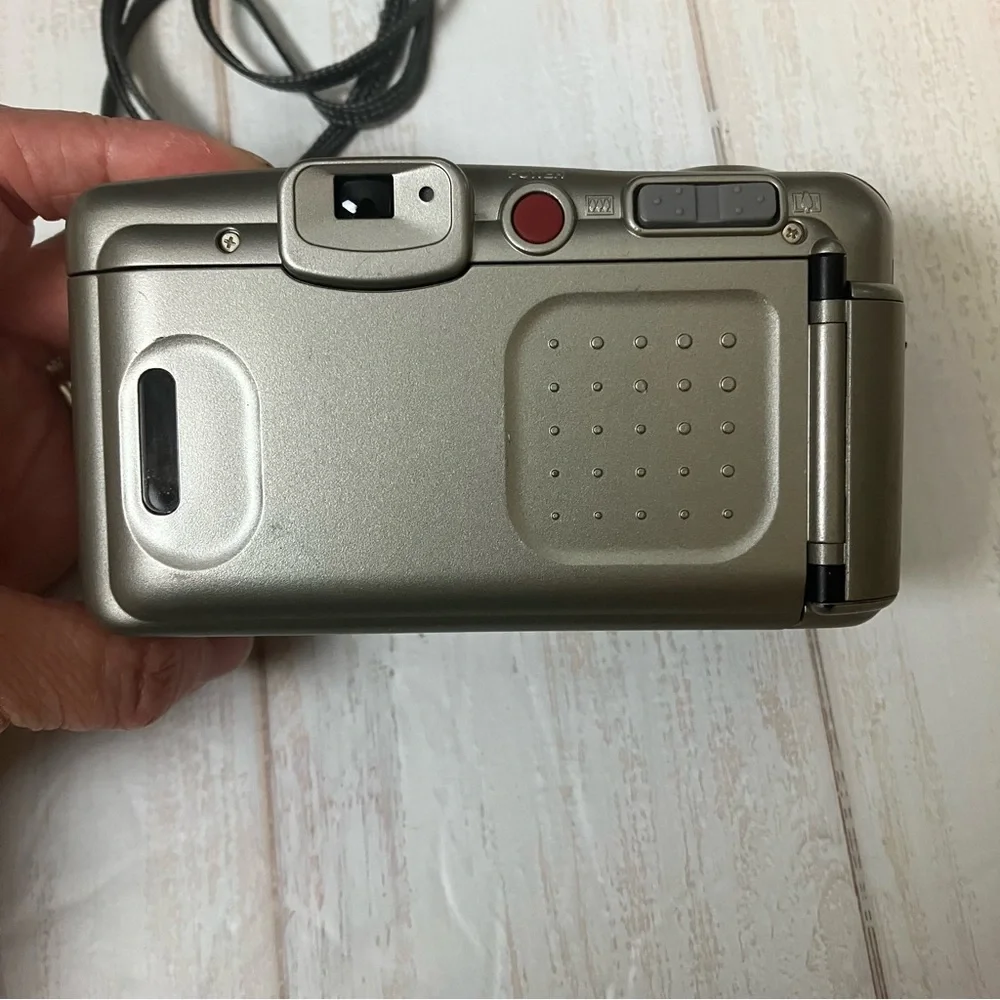 Fujifilm Discovery S1050 Zoom 35mm Point and Shoot Camera